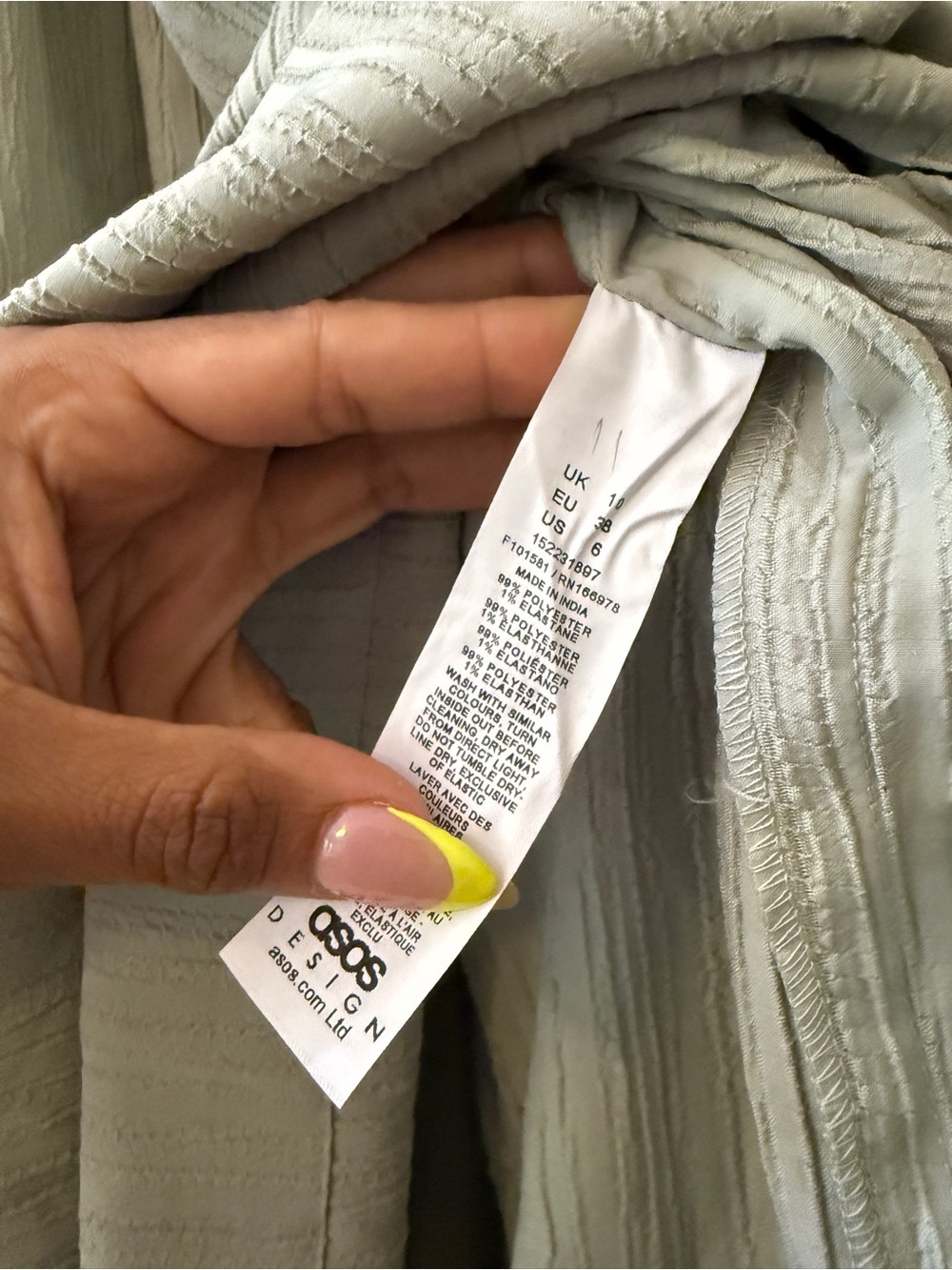 ASOS DESIGN crinkle scoop neck maxi sundress with shirred waist in sage - Picture 7 of 8